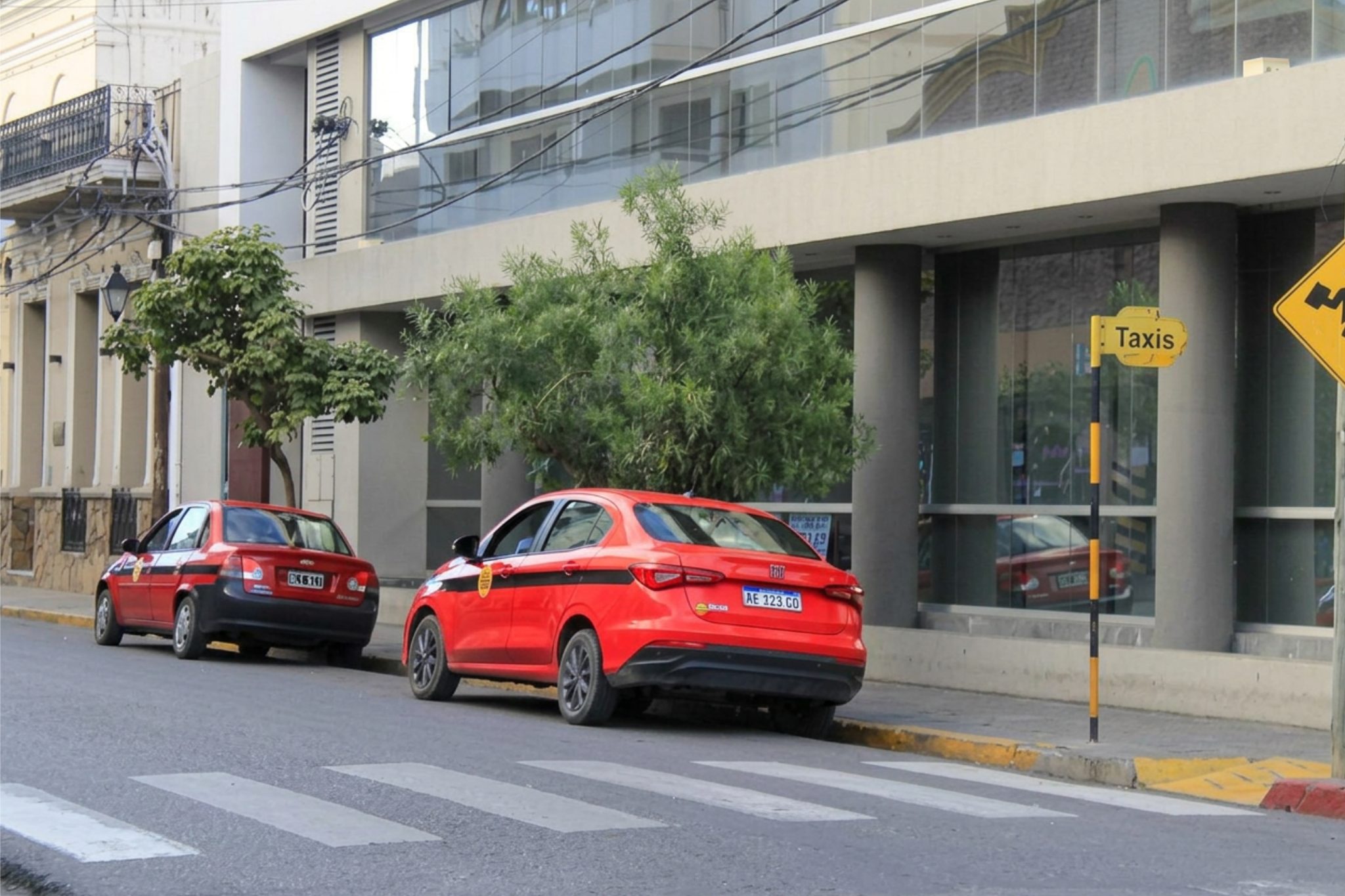 Imagen principal de APROBARON LAS PARADAS LIBRES PARA TAXIS EN SALTA
