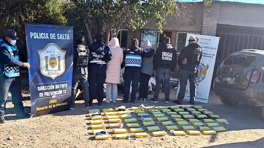 Imagen principal de INCAUTAN MÁS DE 71 KILOS DE COCAÍNA EN LA RUTA 34: UNA GENDARME DETENIDA Y EFECTIVOS DE TUCUMÁN INVESTIGADOS