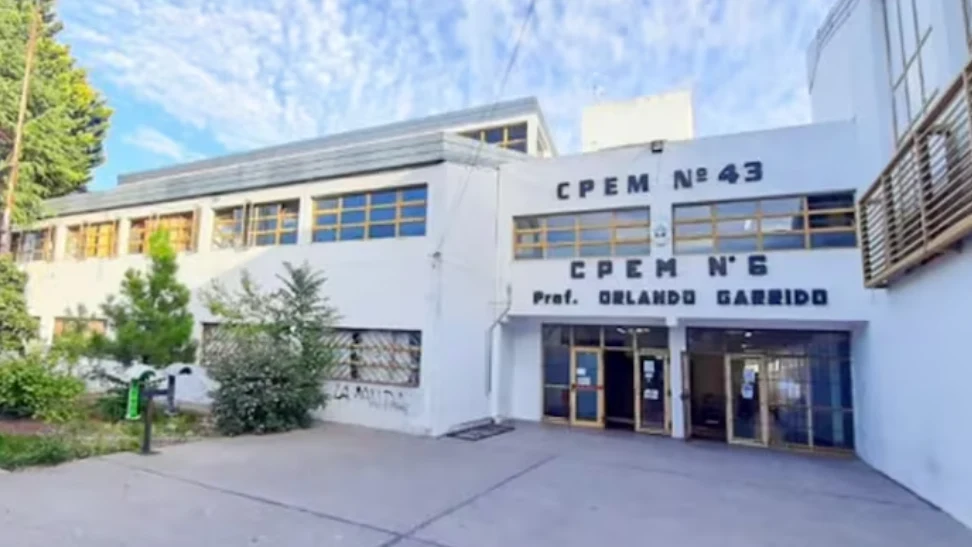 Imagen principal de UN ESTUDIANTE FUE BALEADO EN UNA ESCUELA DE NEUQUÉN