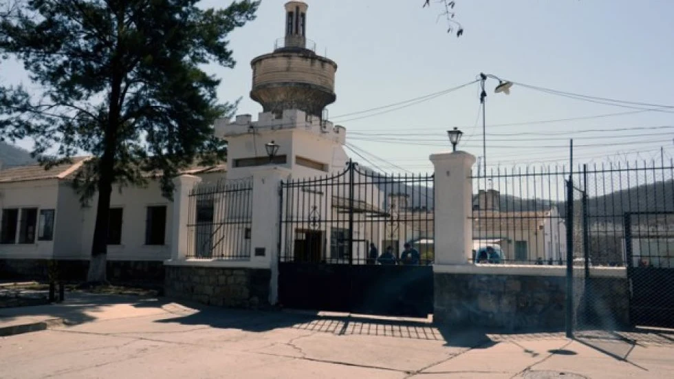 Imagen principal de EL SENADO PROHIBIÓ LOS CELULARES PARA LOS PRESOS Y VA CON TODO CONTRA LOS "TRAPITOS"