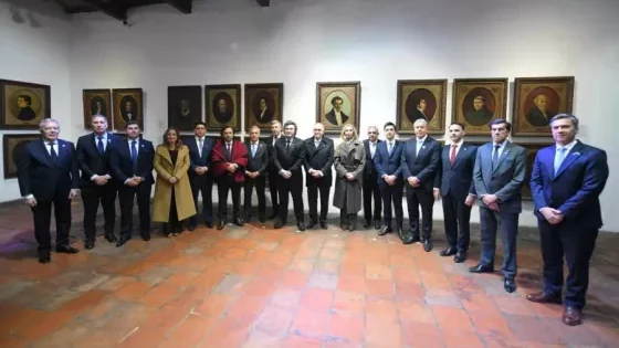 Imagen principal de VIGILIA PATRIA EN TUCUMÁN: SÁENZ SE MOSTRÓ CON MILEI EN EL PACTO DE MAYO PERO ADVIRTIÓ QUE "SÓLO ACOMPAÑARÁ LO QUE BENEFICIE A SALTA"