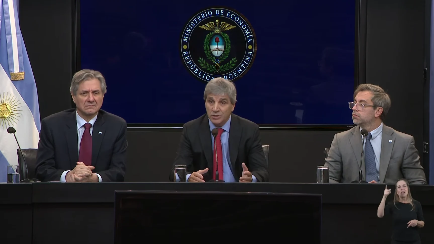 Imagen principal de EL RIESGO PAÍS SE DESPLOMA A LOS 405 PUNTOS EN NUEVA YORK TRAS EL PAGO DE LA DEUDA Y EL APUNTALAMIENTO DEL PLAN TARIFARIO