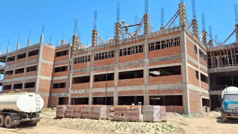 Imagen principal de OCURRIÓ EN PLENA OBRA: CAYÓ AL VACÍO Y MURIÓ