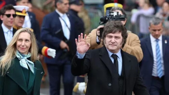 Imagen principal de EL GOBIERNO PROHIBIRÁ EL INGRESO AL PAÍS A EXTRANJEROS QUE “EXPRESEN MENSAJES DE ODIO” CONTRA LA ARGENTINA